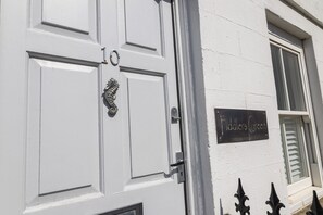 Exterior detail - Set in Scarborough’s historic old town, Sandgate Seaview is a charming property with over 300 years of character. Beautifully furnished throughout, it offers stunning views across the sea and coastline for a memorable stay. (Scarborough)