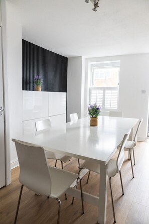 Dining - Set in Scarborough’s historic old town, Sandgate Seaview is a charming property with over 300 years of character. Beautifully furnished throughout, it offers stunning views across the sea and coastline for a memorable stay. (Scarborough)