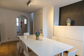 Dining - Set in Scarborough’s historic old town, Sandgate Seaview is a charming property with over 300 years of character. Beautifully furnished throughout, it offers stunning views across the sea and coastline for a memorable stay. (Scarborough)