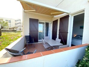 屋外ダイニングエリア
