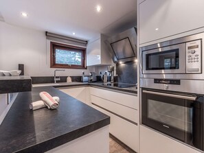 Fridge, microwave, stovetop, dishwasher - Beautiful apartment, near slopes - 4 guests (Courchevel)