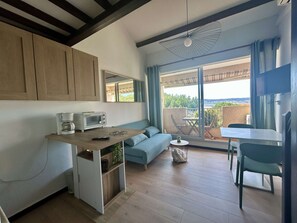 TV - T1 Apartment, lagoon view, AC - 2 guests (Balaruc-les-Bains)