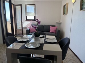 Dining - Apartment with sea view, parking - 4 guests (Fleury-Saint-Pierre-la-Mer)
