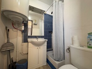 Bathroom - Apartment with sea view, parking - 4 guests (Fleury-Saint-Pierre-la-Mer)