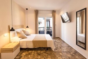 Habitación doble, balcón, vistas a la ciudad | Wifi gratis