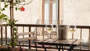 Double Room, Balcony, City View | Outdoor dining