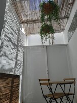 Habitación doble, patio | Restaurante al aire libre