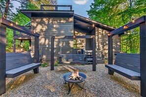 Terrace/patio - Twilight Terrace Romantic Couples Retreat Hot Tub (Sevierville)