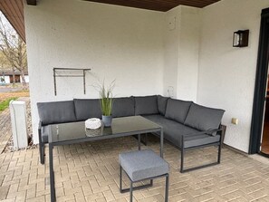 Terrace/patio - Holiday Home 'Der Highlander' with Terrace and Garden (Frielendorf)