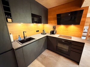 Kühlschrank, Mikrowelle, Ofen, Herdplatte