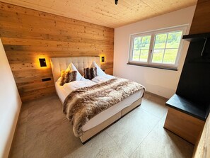 2 Schlafzimmer, Reisekinderbett, kostenloses WLAN, Bettwäsche