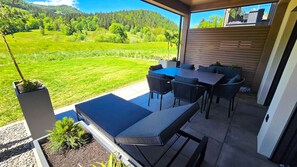Outdoor dining - Forestum - Black Forest Luxury Apartments - Apartment Auerhahn with sauna (Sankt Blasien)