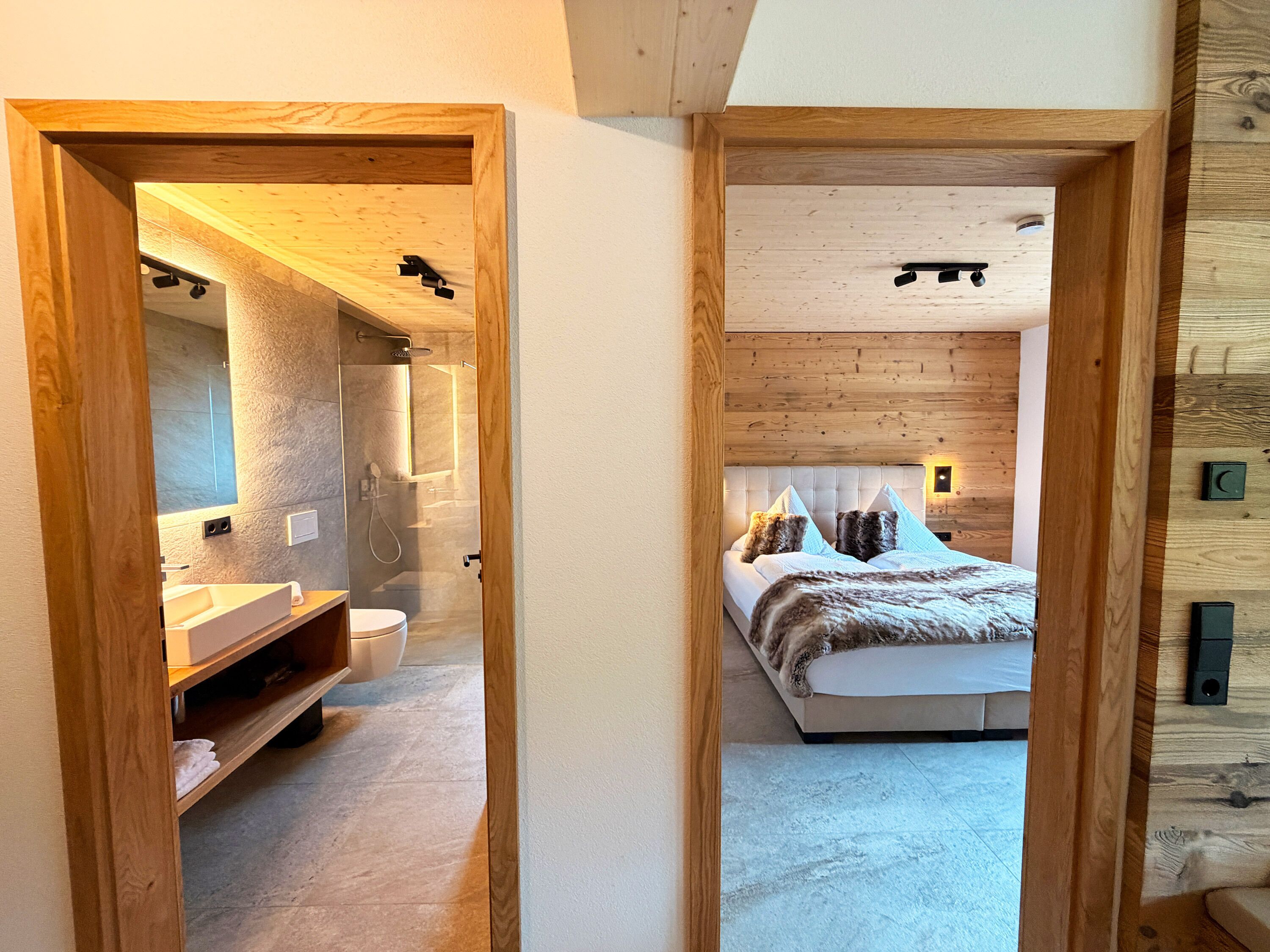 2 slaapkamers, reisbedje, gratis wifi, beddengoed