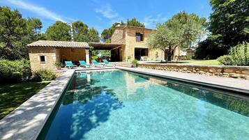 Piscine extérieure, piscine chauffée