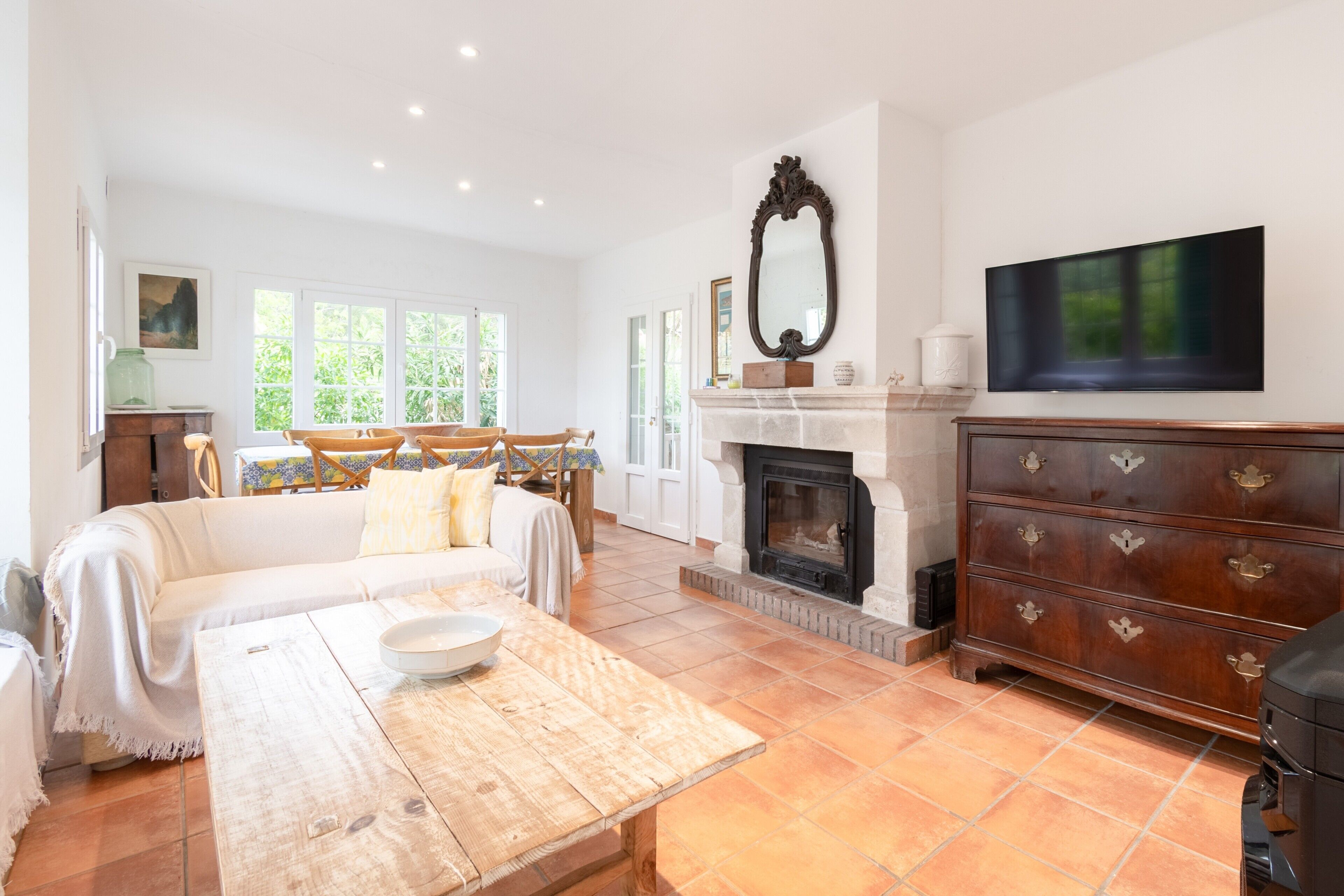 TV, fireplace, stereo