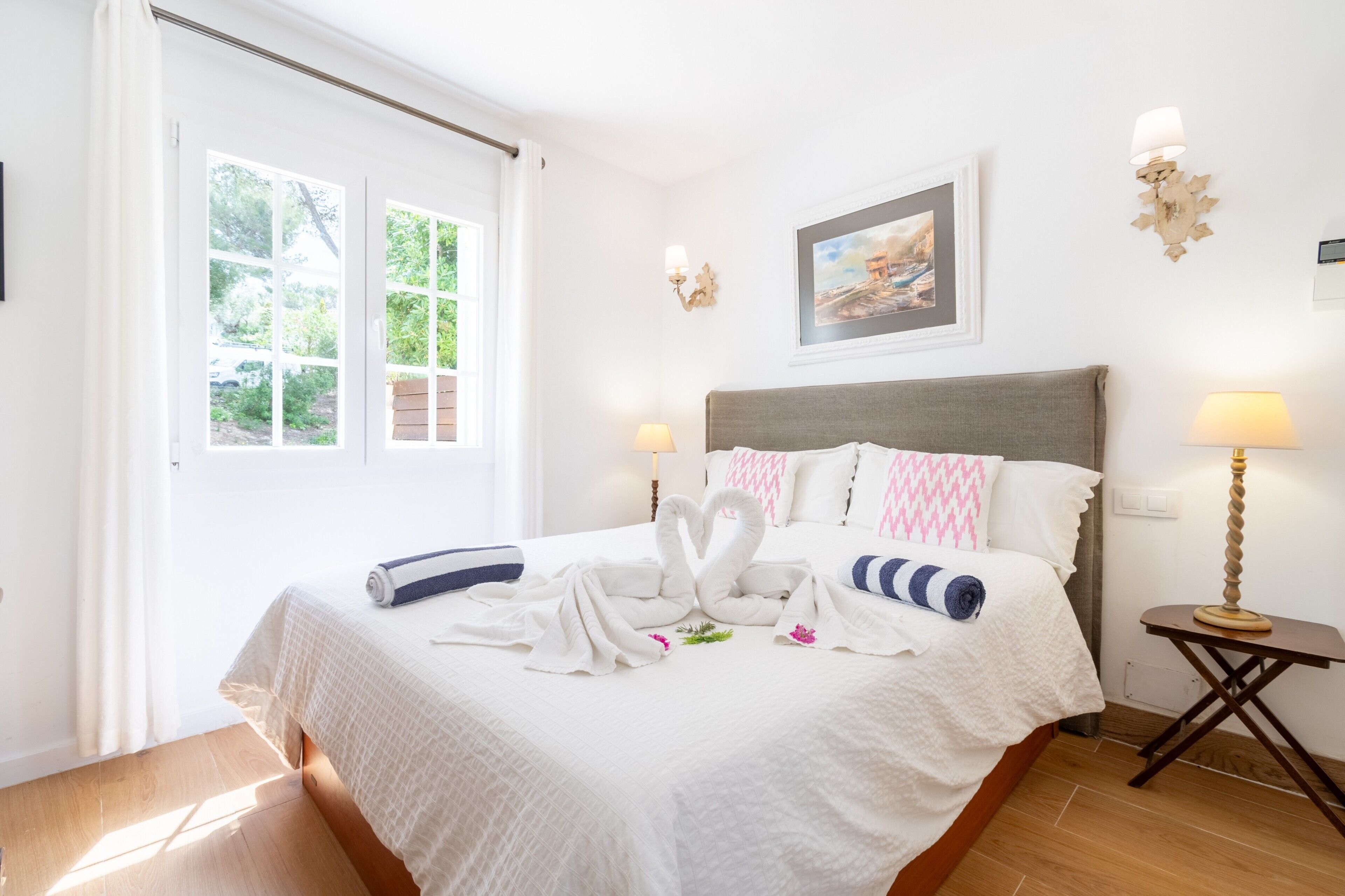 Iron/ironing board, WiFi, bed sheets