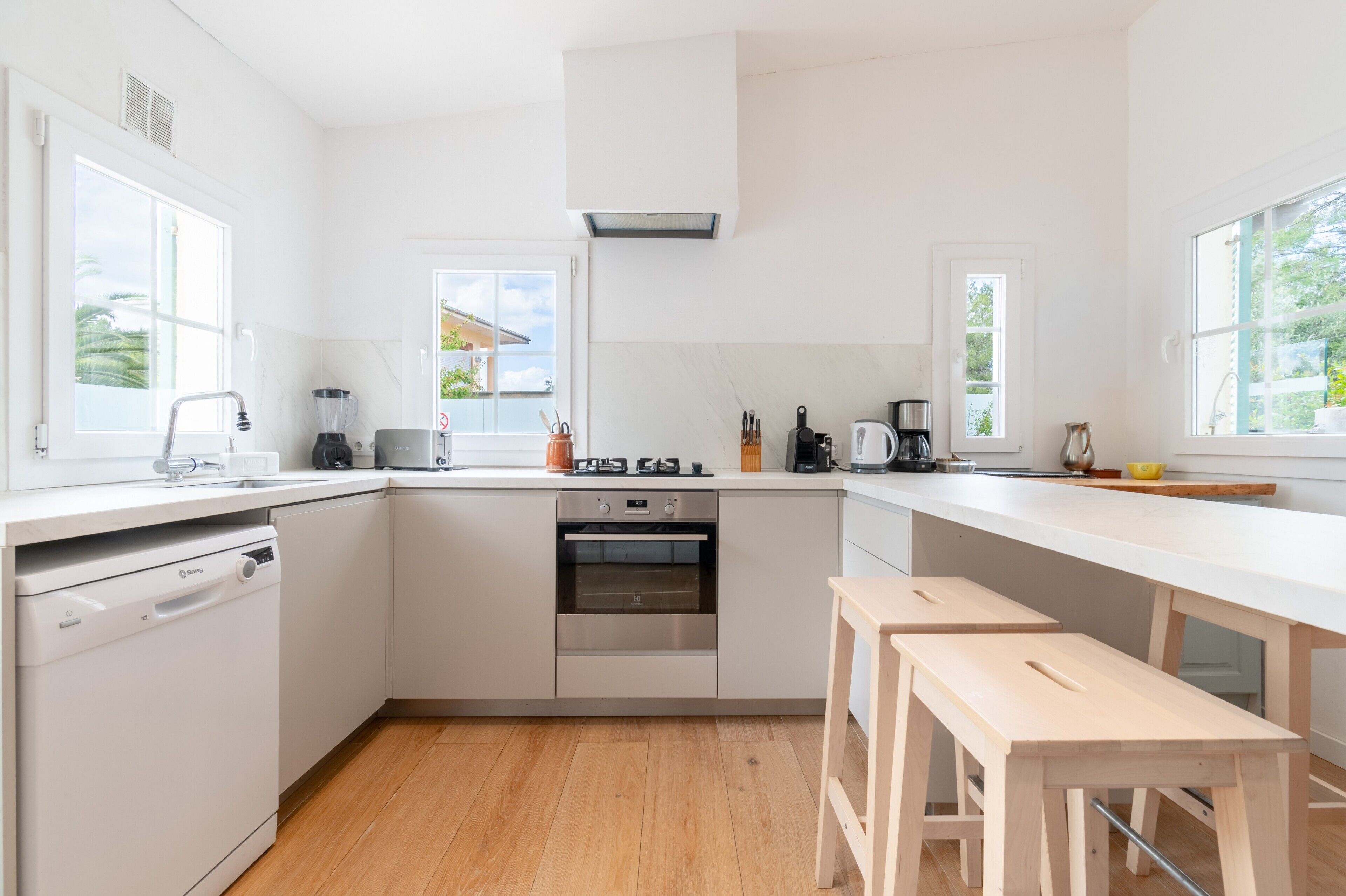 Fridge, microwave, oven, dishwasher