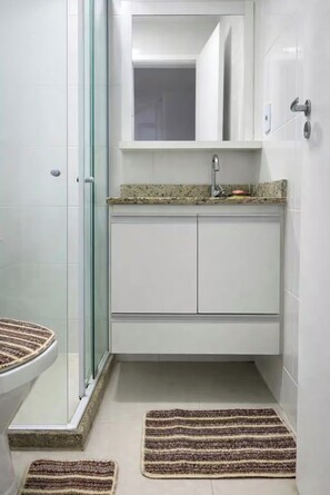 Towels, toilet paper - Fully furnished apartment 5 min from Recreio Beach, Rio de Janeiro (Rio de Janeiro)