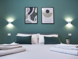 Quarto casal luxo, sacada | Wi-Fi de cortesia