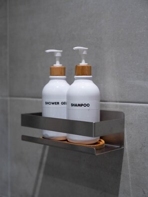 Habitación doble Deluxe | Amenidades de baño