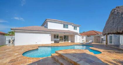 6BR Villa Tropical Haven Private Pool & BBQ