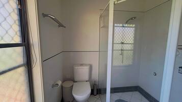 Shower, shampoo