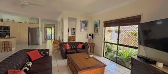 Large Family Corner Home in Heart of Varsity Lakes
