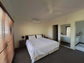 Iron/ironing board, Internet, bed sheets