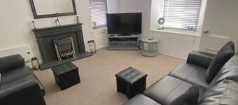 High Street House Sleeps 4 With Parking