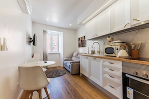 Design Apartment, 1 Queen Bed | Private kitchen | Full-size fridge, microwave, oven, stovetop - White Angels by Portas do Sol Apartments (Lisbon)
