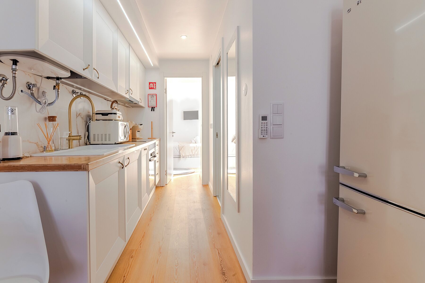 Appartement Confort | Cuisine privée | Grand réfrigérateur, micro-ondes, four, plaque de cuisson