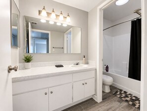 Bathroom - Pool -Gym- Great for Mid/Long Stays (Mesa)