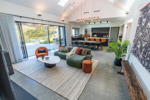 Smart TV, fireplace - MAGNIFICENT AND OPULENT 5 BEDROOM OASIS BOASTING SWEEPING VALLEY VIEWS (Yallingup)