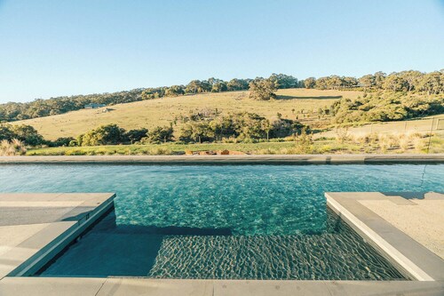 MAGNIFICENT AND OPULENT 5 BEDROOM OASIS BOASTING SWEEPING VALLEY VIEWS