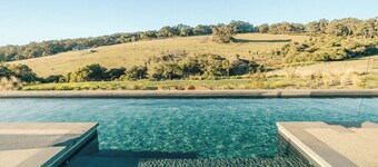 MAGNIFICENT AND OPULENT 5 BEDROOM OASIS BOASTING SWEEPING VALLEY VIEWS