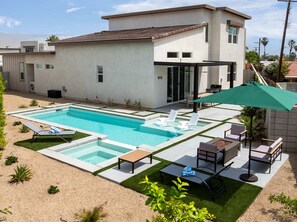 House - 4 Bedroom Luxury Estate With Pool Spa Firepit (Indio)
