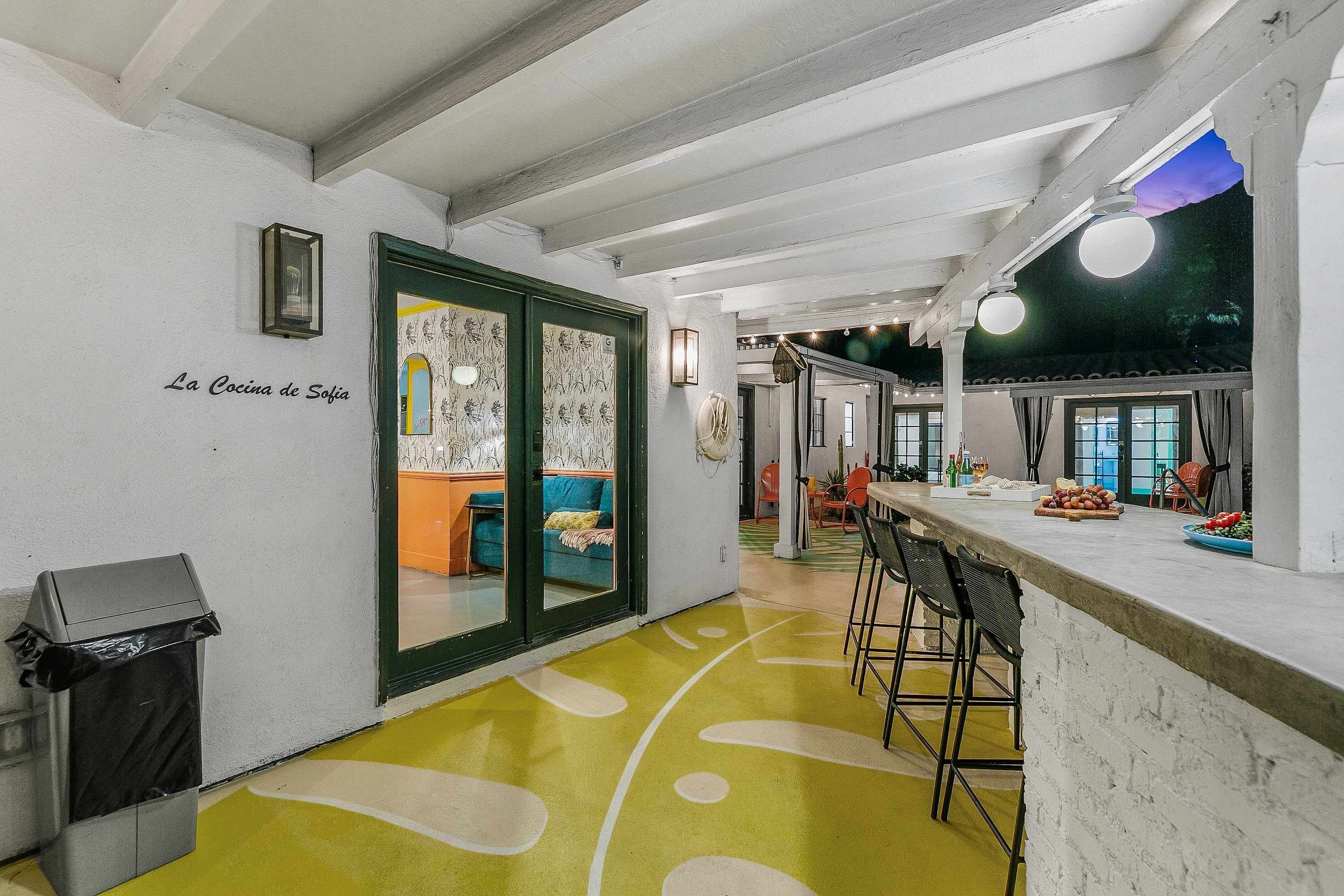 House | 23 bedrooms, Internet