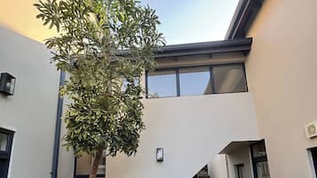 House, 5 Bedrooms, Patio, Garden View | Exterior
