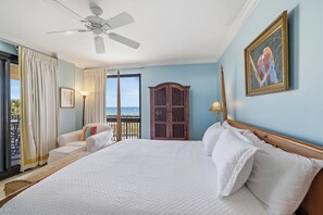 Tabla de planchar con plancha, wifi gratis, ropa de cama