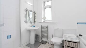 Shared Dormitory, 1 Bedroom, Accessible, Mountain View | Bathroom