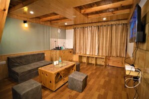 아파트, 산 전망 | 거실 공간