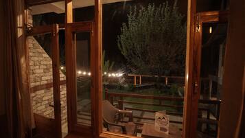 Deluxe Room, Balcony, Garden View | Garden view