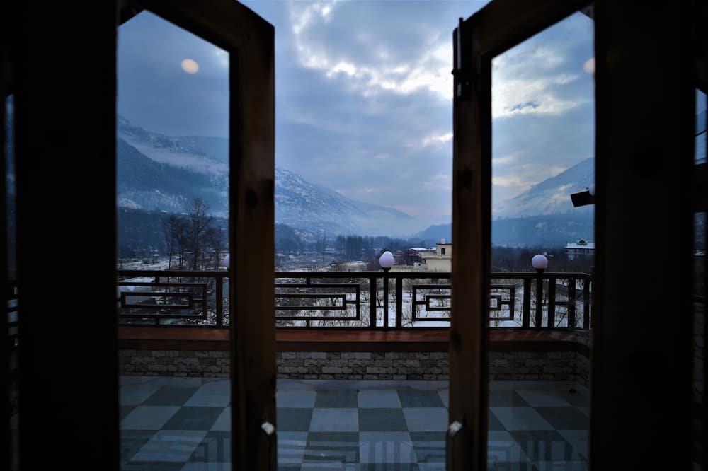 Mountainshack Riverside Stay & Cafe
