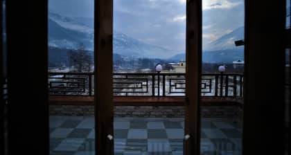 Mountainshack Riverside Stay & Cafe