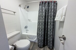 Bathroom - Pool -Gym- Great for Mid/Long Stays (Mesa)