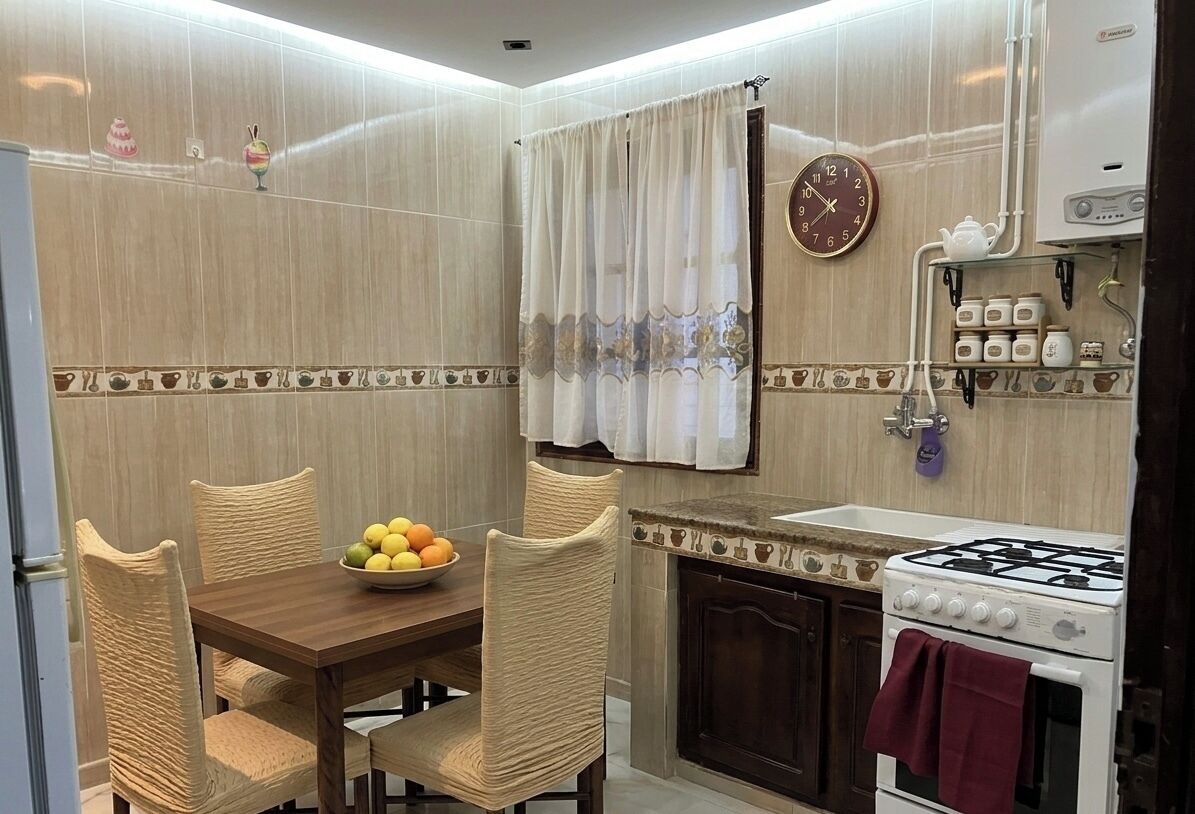 Fridge, microwave, oven, coffee/tea maker