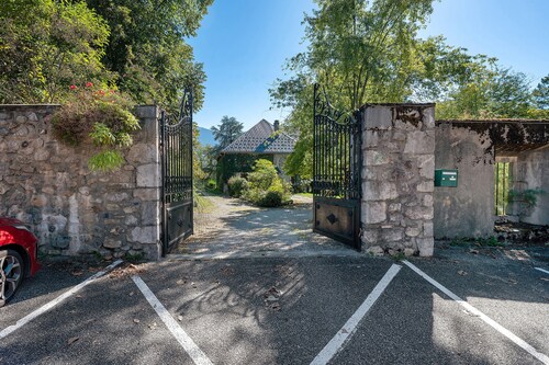 Château with Private Park – Gîte du Tilleul – Exceptional Setting