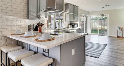 Spacious Phoenix Oasis w/ Pool & Game Room