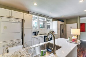 Interior - Pool Access! Sleek Condo, 2 Mi to Memorial Park (Houston)