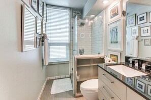 Interior - Pool Access! Sleek Condo, 2 Mi to Memorial Park (Houston)